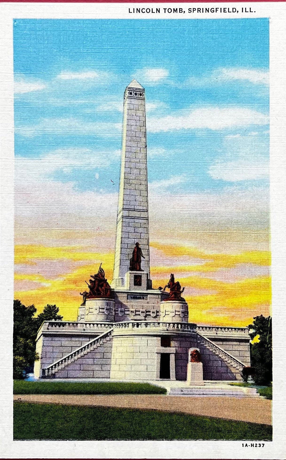 Lincoln Tomb - Springfield, ILL. - 1950s Linen Postcard