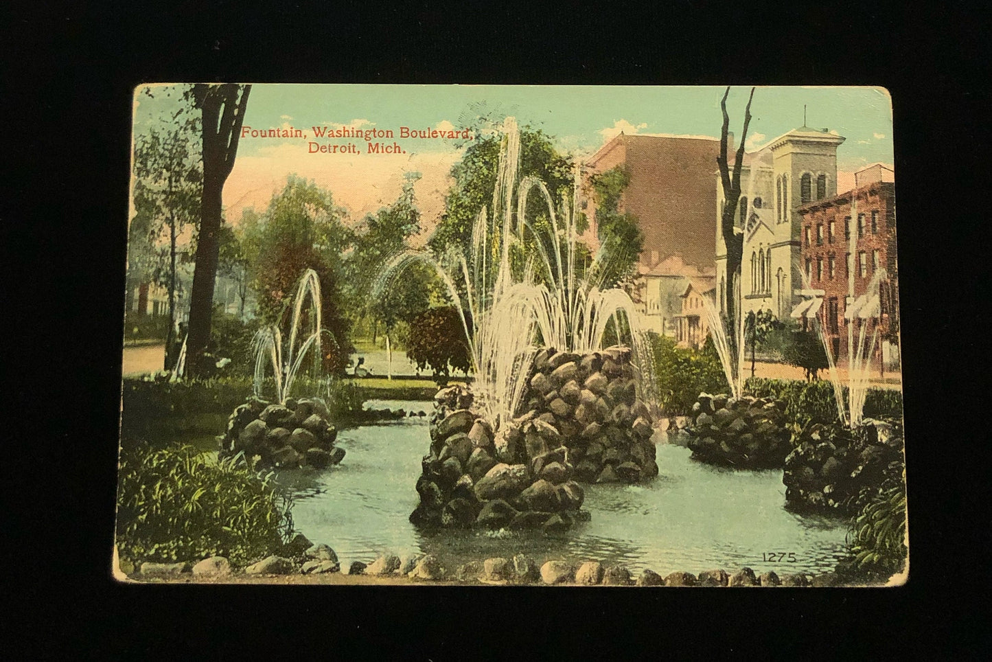 Fountain, Washington Boulevard, Detroit Michigan - Vintage Postcard