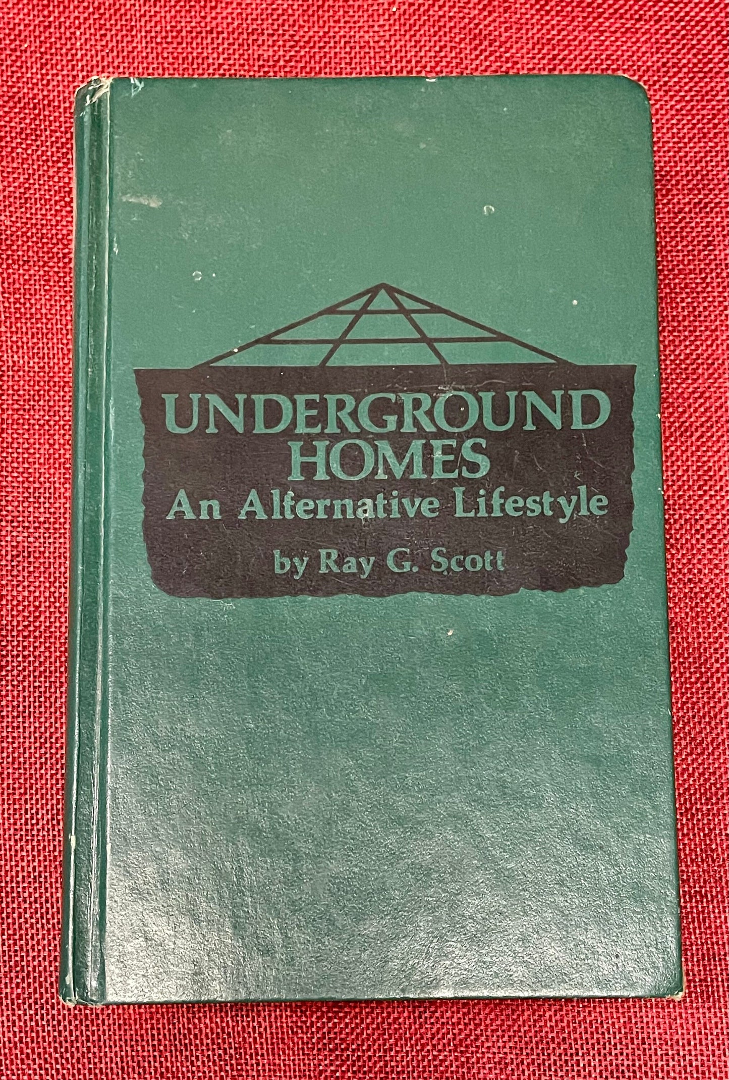 Underground Homes: An Alternative Lifestyle - Ray G. Scott