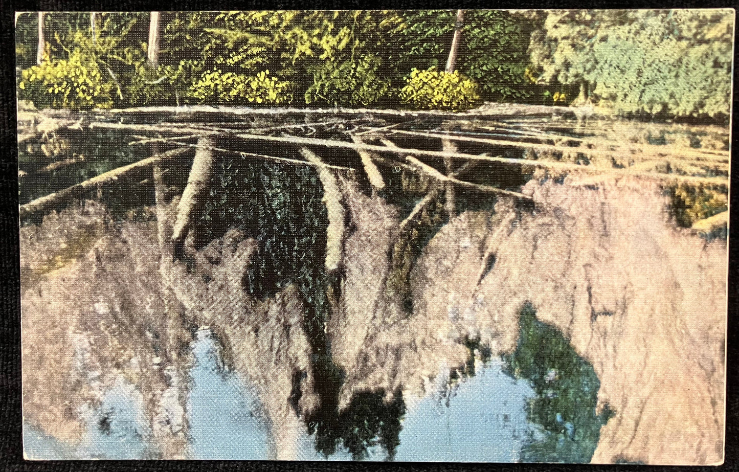 Kitch-Iti-Ki-Pi Spring, Manistique, Michigan - Vintage Postcard