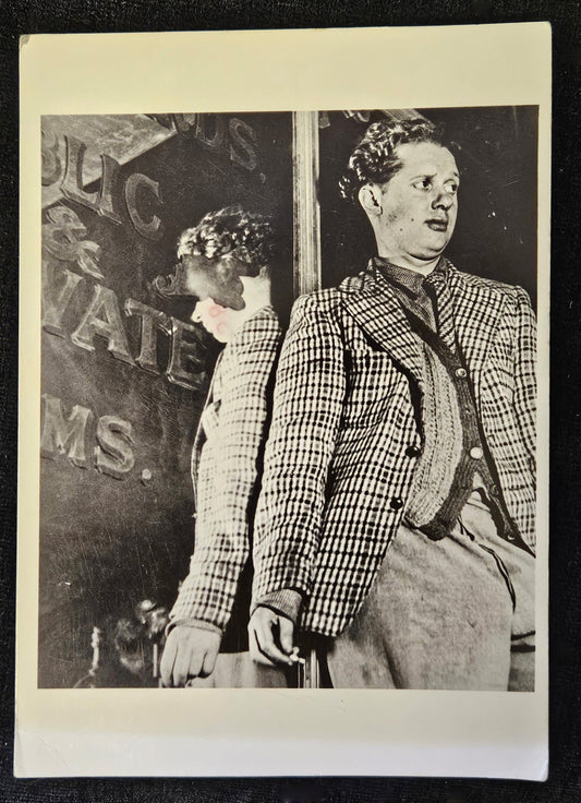 1985 photo Reproduction - RPPC London 1941 Dylan Salisbury Public House-Photo Postcard